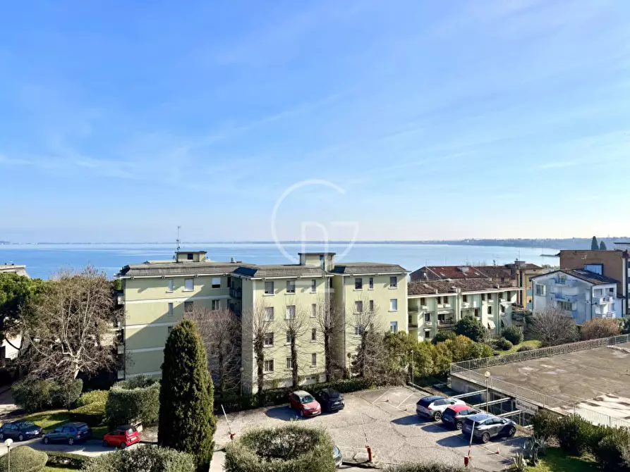 Immagine 7 di Appartamento in vendita  in Via lungolago cesare battisti a Desenzano Del Garda
