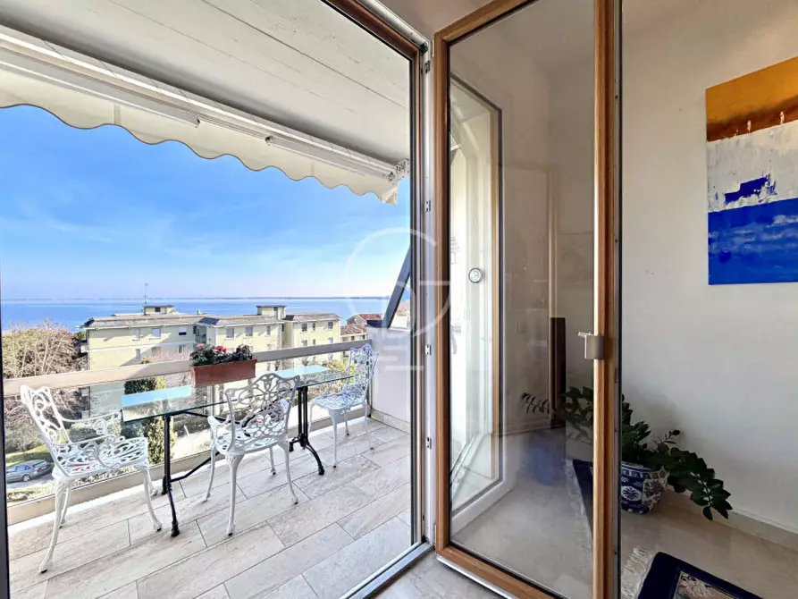 Immagine 11 di Appartamento in vendita  in Via lungolago cesare battisti a Desenzano Del Garda