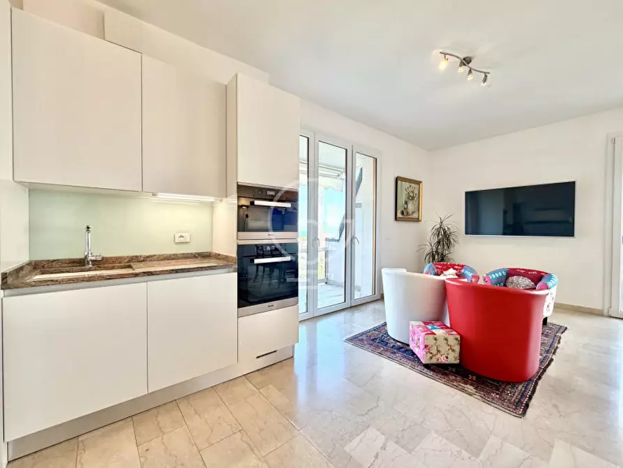 Immagine 14 di Appartamento in vendita  in Via lungolago cesare battisti a Desenzano Del Garda