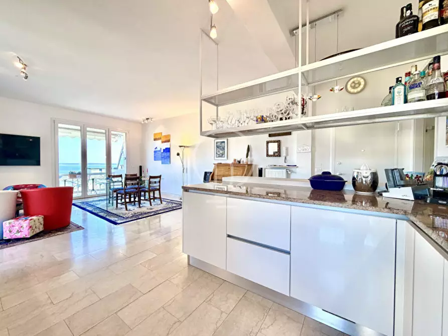 Immagine 18 di Appartamento in vendita  in Via lungolago cesare battisti a Desenzano Del Garda