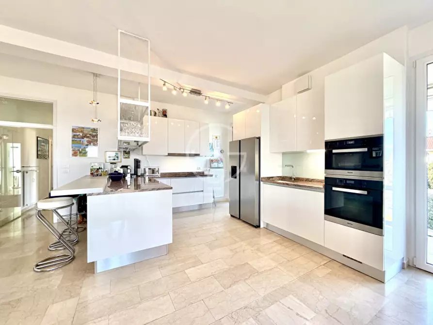 Immagine 19 di Appartamento in vendita  in Via lungolago cesare battisti a Desenzano Del Garda