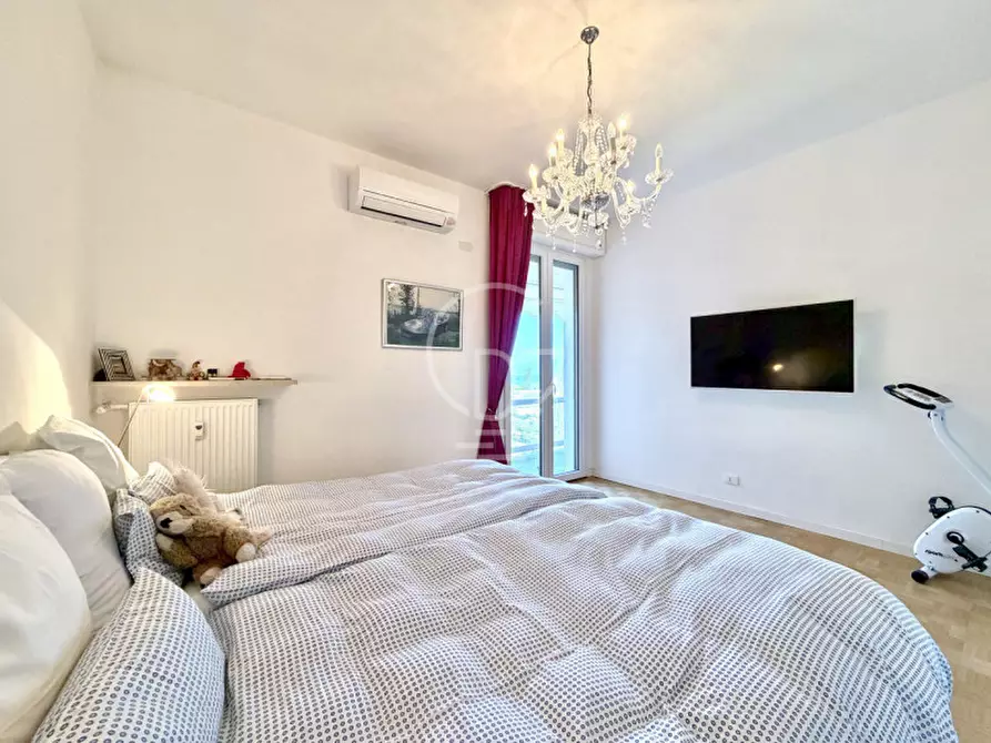 Immagine 22 di Appartamento in vendita  in Via lungolago cesare battisti a Desenzano Del Garda