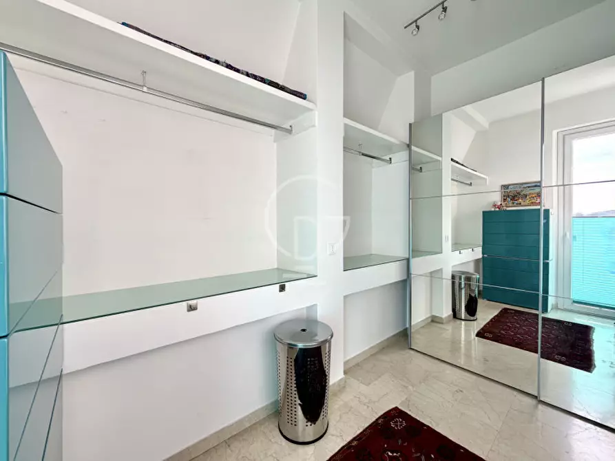 Immagine 29 di Appartamento in vendita  in Via lungolago cesare battisti a Desenzano Del Garda