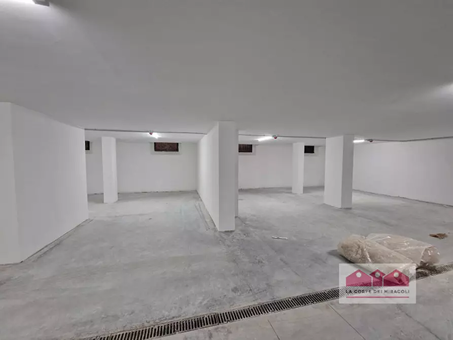 Immagine 1 di Posto auto in vendita  in Via Napoli a Vicenza