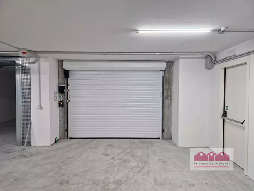 Immagine 3 di Posto auto in vendita  in Via Napoli a Vicenza