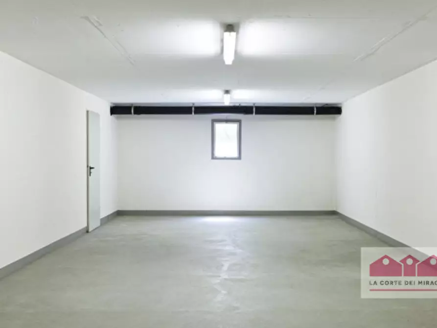 Immagine 4 di Posto auto in vendita  in Via Napoli a Vicenza