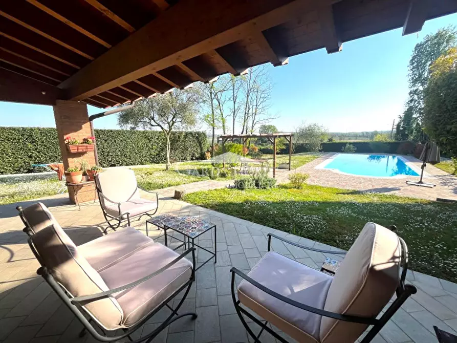 Immagine 1 di Villa in vendita  in Località Monte Maino a Desenzano Del Garda