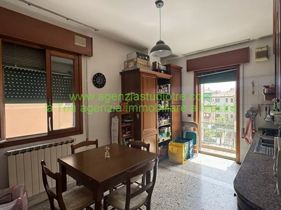 Immagine 2 di Appartamento in vendita  in via castellana 24 a Venezia