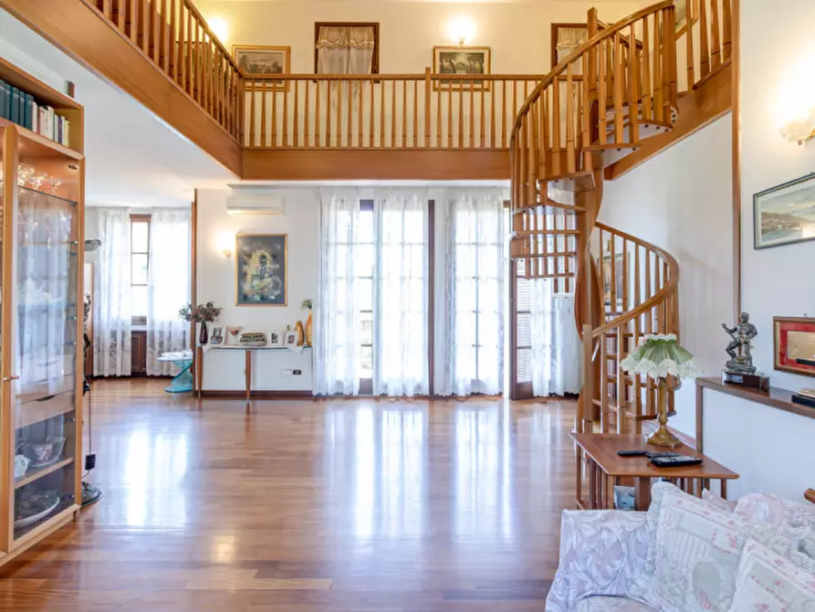 Immagine 1 di Casa bifamiliare in vendita  in via toscana a Bologna