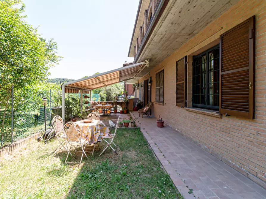 Immagine 4 di Casa bifamiliare in vendita  in via toscana a Bologna