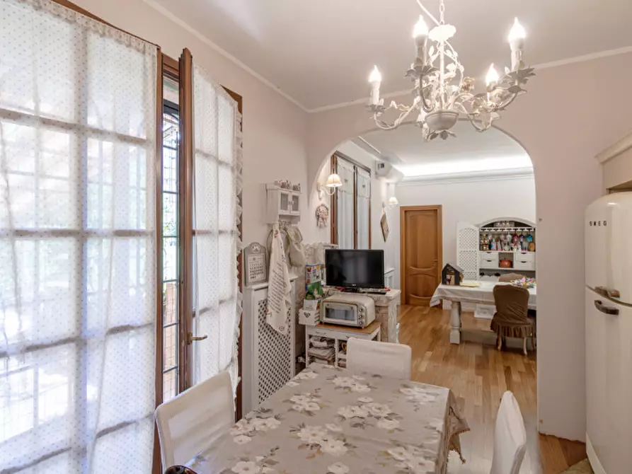 Immagine 7 di Casa bifamiliare in vendita  in via toscana a Bologna