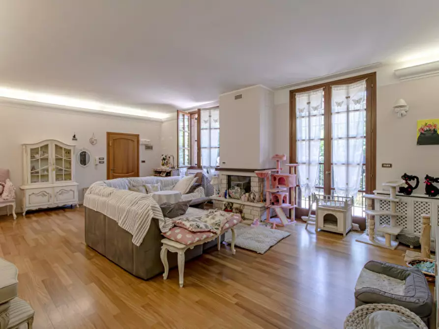 Immagine 12 di Casa bifamiliare in vendita  in via toscana a Bologna