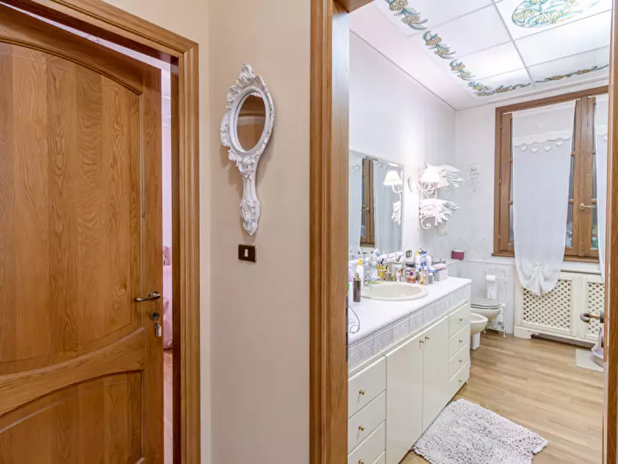 Immagine 16 di Casa bifamiliare in vendita  in via toscana a Bologna