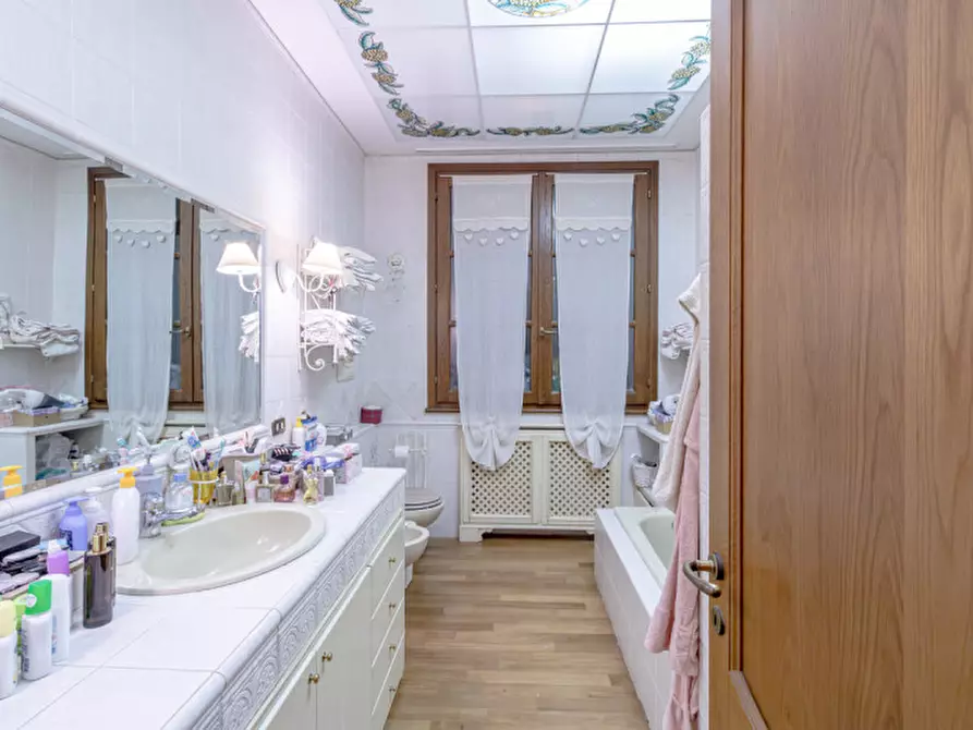 Immagine 18 di Casa bifamiliare in vendita  in via toscana a Bologna