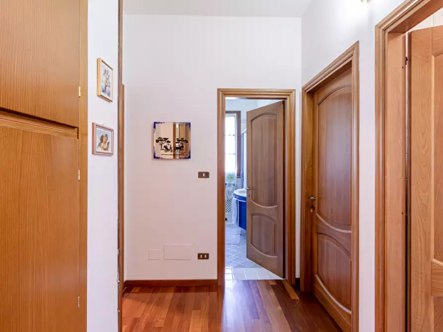 Immagine 40 di Casa bifamiliare in vendita  in via toscana a Bologna