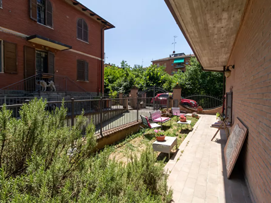 Immagine 56 di Casa bifamiliare in vendita  in via toscana a Bologna