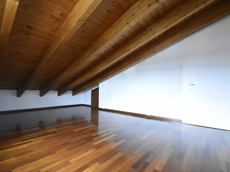 Immagine 38 di Appartamento in vendita  in Via Virgilio n. 22 a Bussolengo