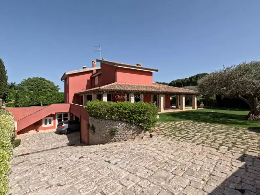 Immagine 24 di Villa in vendita  in Via Paolo Stoppa a Ragusa