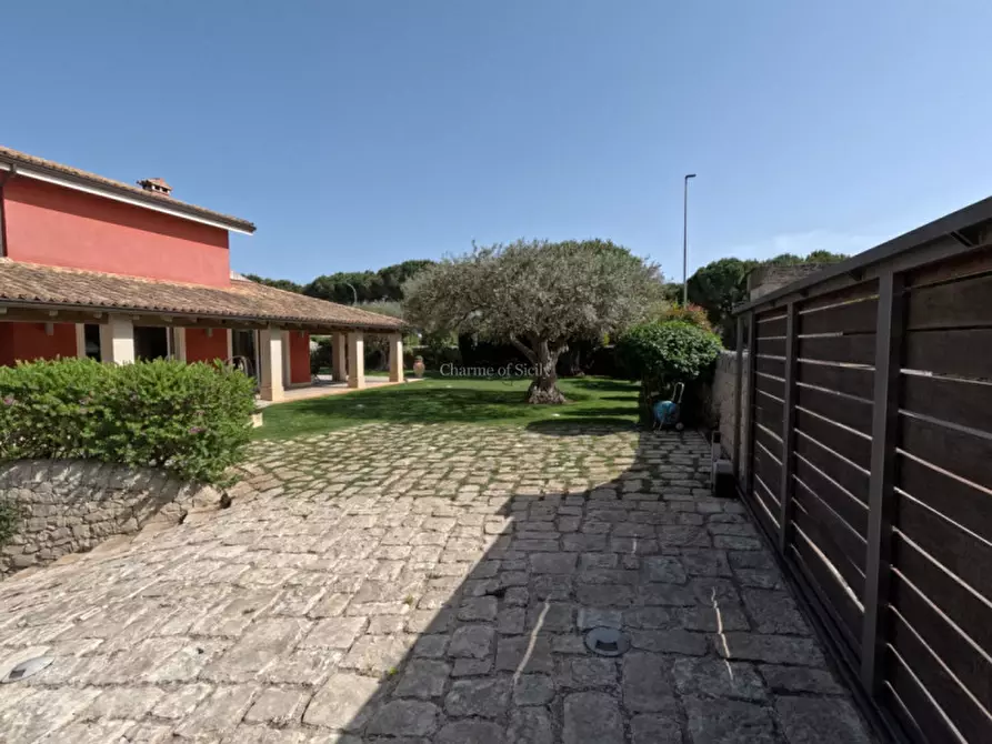 Immagine 25 di Villa in vendita  in Via Paolo Stoppa a Ragusa