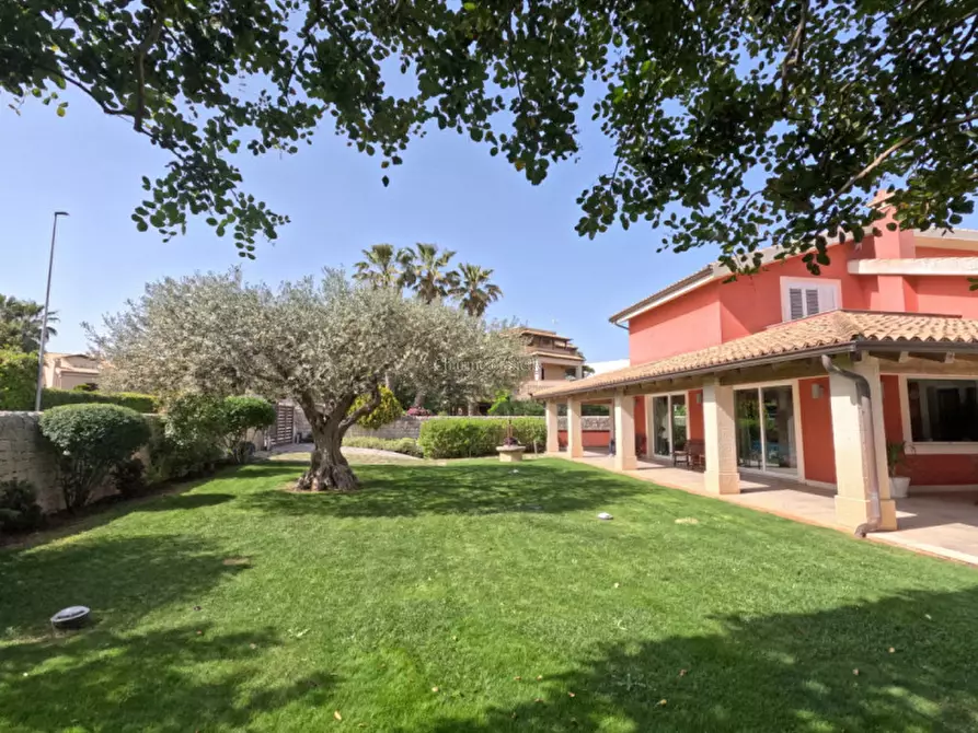 Immagine 28 di Villa in vendita  in Via Paolo Stoppa a Ragusa