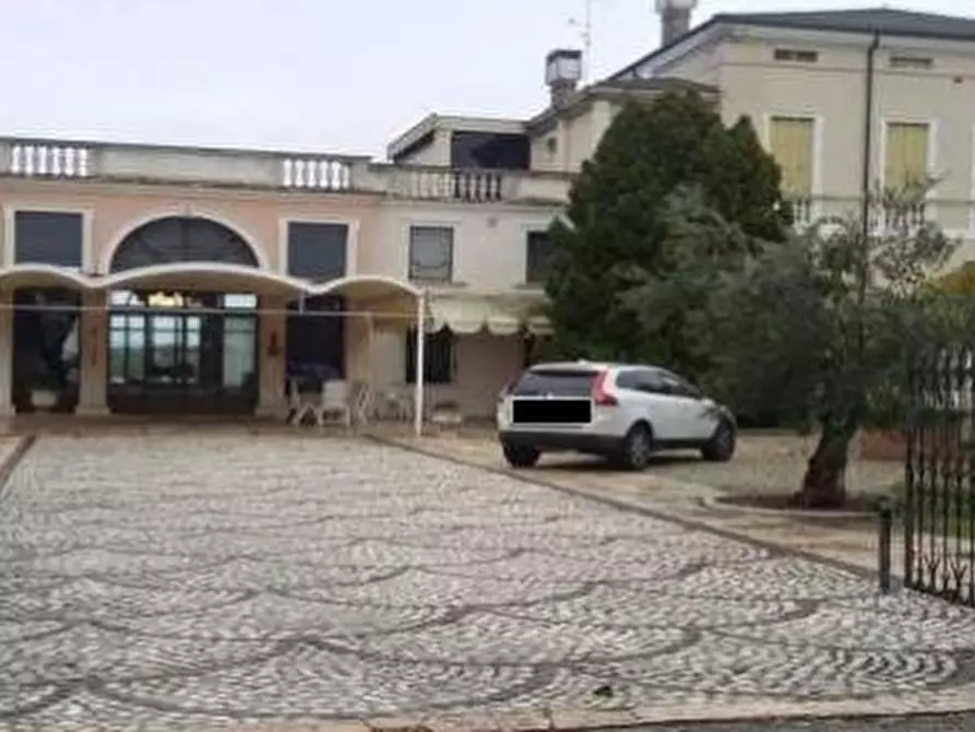 Immagine 50 di Villa in vendita  in VIA PERAROLO a San Bonifacio