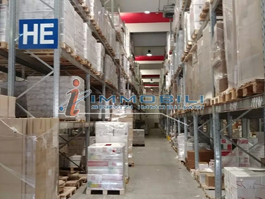 Immagine 4 di Laboratorio in affitto  in VIA GRANDI A. a Settala