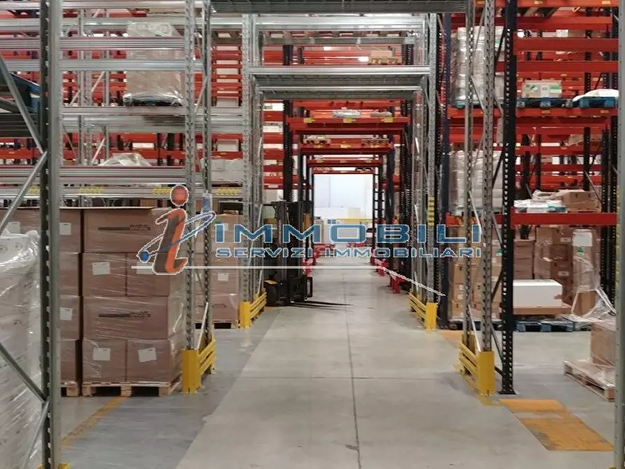 Immagine 8 di Laboratorio in affitto  in VIA GRANDI A. a Settala