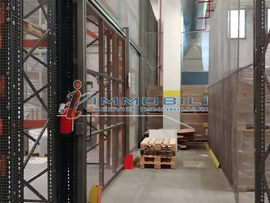 Immagine 12 di Laboratorio in affitto  in VIA GRANDI A. a Settala