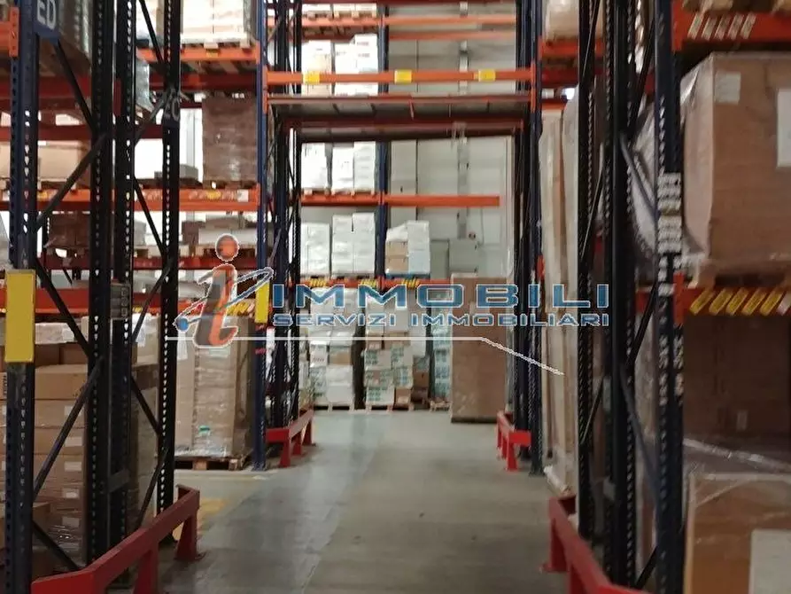 Immagine 15 di Laboratorio in affitto  in VIA GRANDI A. a Settala