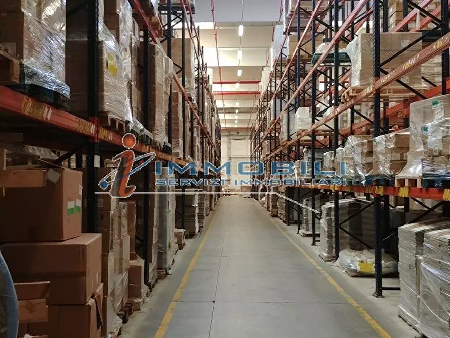 Immagine 16 di Laboratorio in affitto  in VIA GRANDI A. a Settala