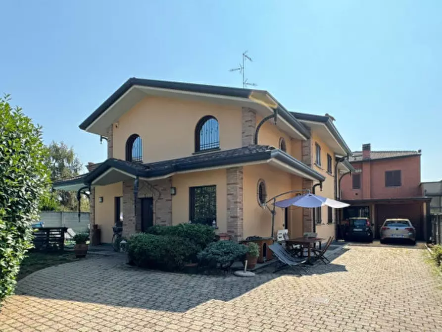 Immagine 2 di Villa in vendita  in Viale Regina Margherita 23 a Macherio