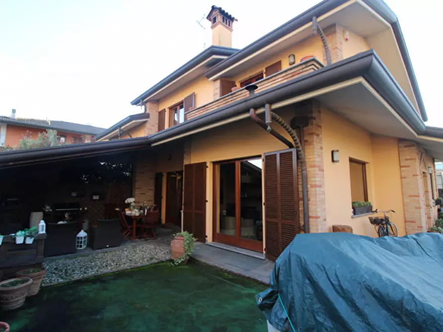 Immagine 3 di Villa in vendita  in Viale Regina Margherita 23 a Macherio