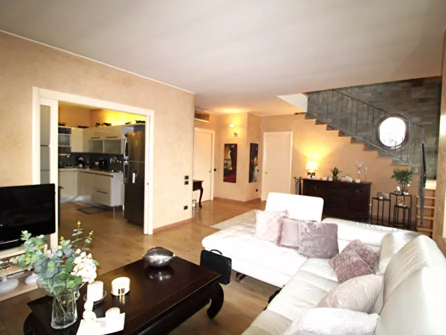 Immagine 5 di Villa in vendita  in Viale Regina Margherita 23 a Macherio