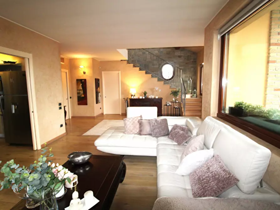 Immagine 6 di Villa in vendita  in Viale Regina Margherita 23 a Macherio