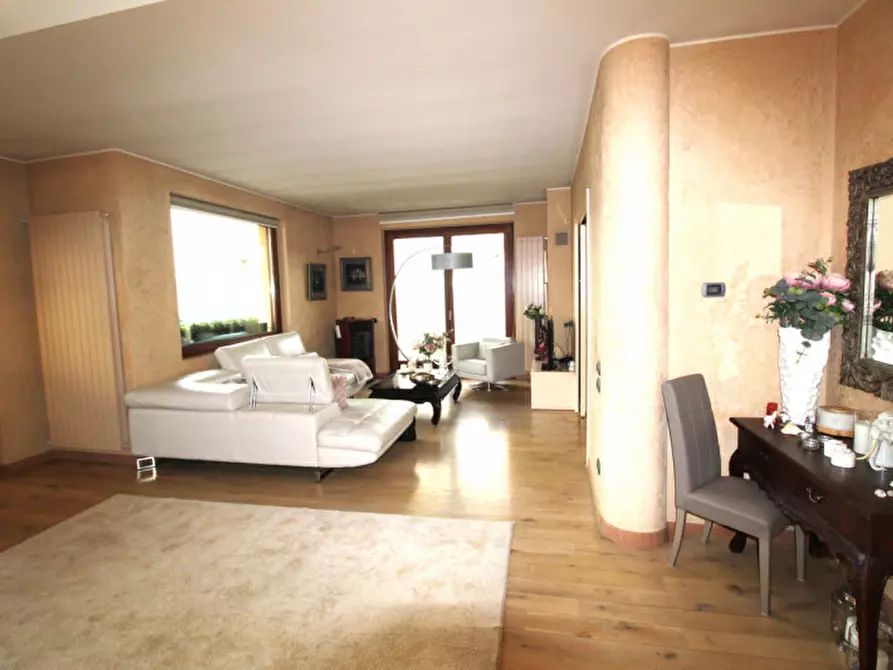 Immagine 7 di Villa in vendita  in Viale Regina Margherita 23 a Macherio