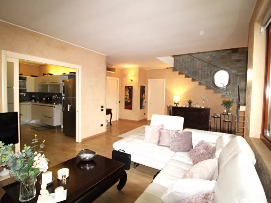 Immagine 8 di Villa in vendita  in Viale Regina Margherita 23 a Macherio