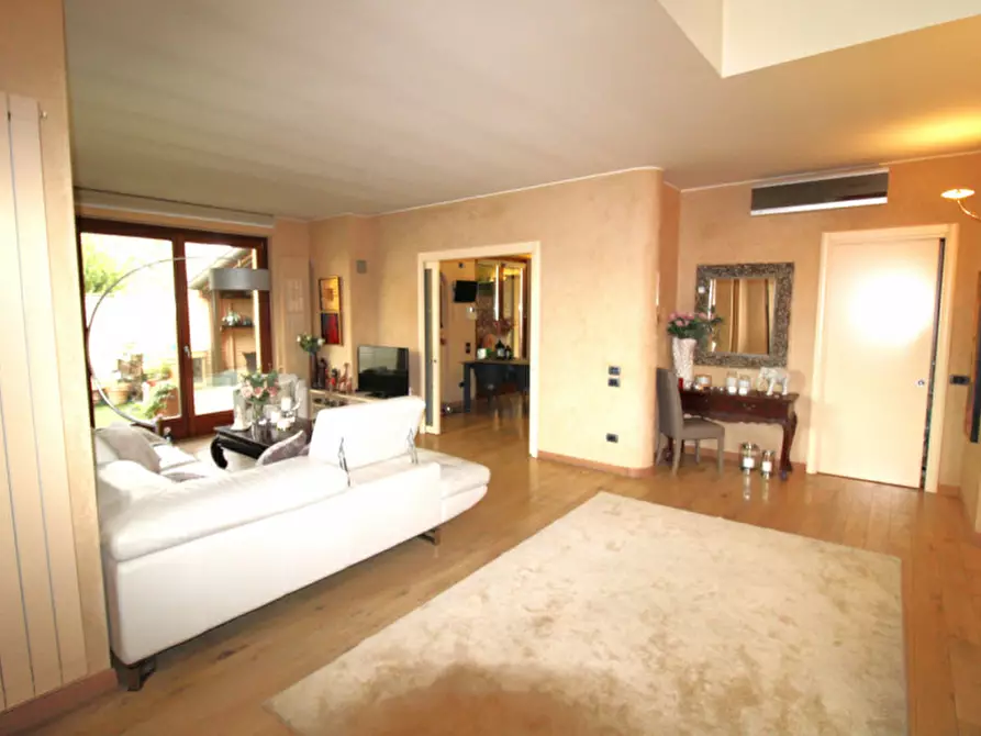 Immagine 10 di Villa in vendita  in Viale Regina Margherita 23 a Macherio