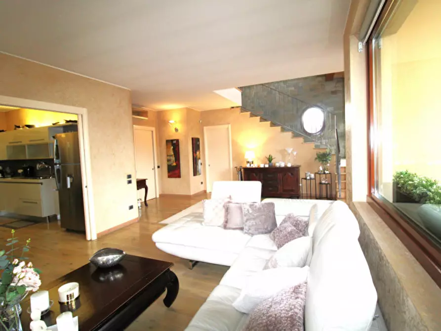 Immagine 11 di Villa in vendita  in Viale Regina Margherita 23 a Macherio