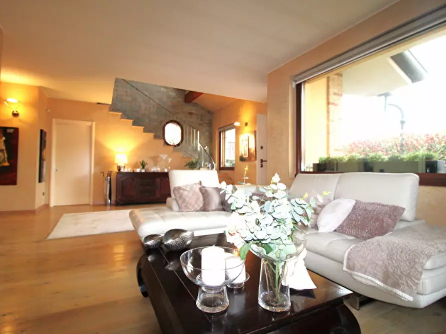 Immagine 12 di Villa in vendita  in Viale Regina Margherita 23 a Macherio