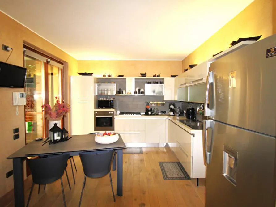 Immagine 15 di Villa in vendita  in Viale Regina Margherita 23 a Macherio