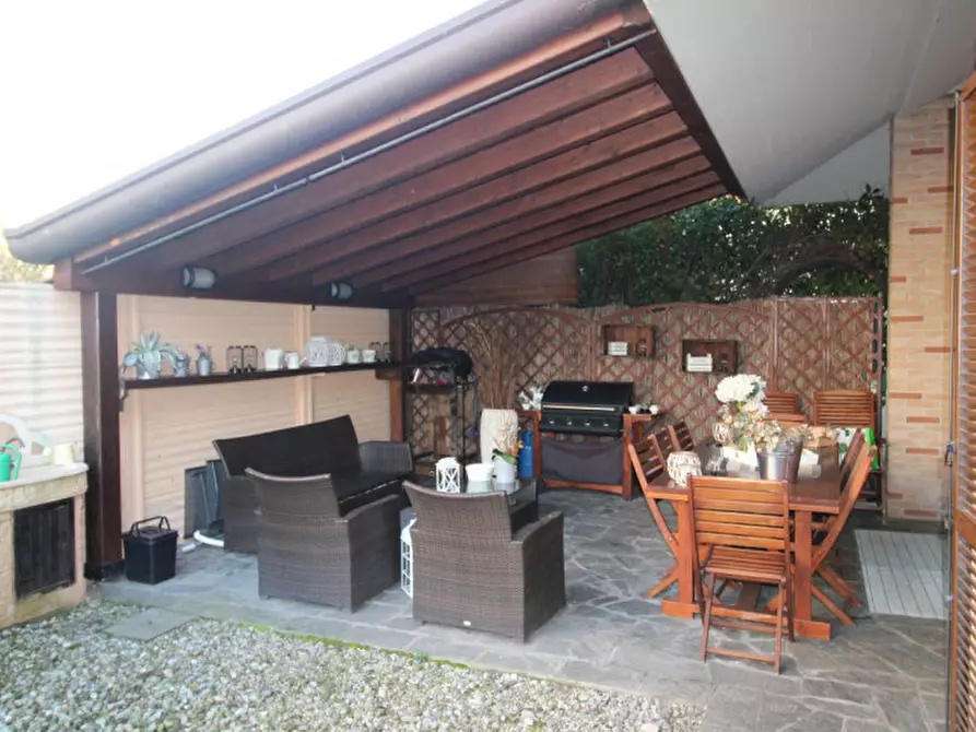 Immagine 18 di Villa in vendita  in Viale Regina Margherita 23 a Macherio