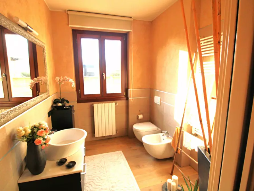 Immagine 25 di Villa in vendita  in Viale Regina Margherita 23 a Macherio