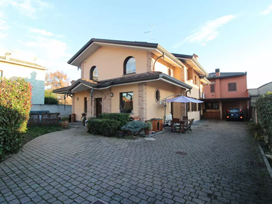 Immagine 45 di Villa in vendita  in Viale Regina Margherita 23 a Macherio