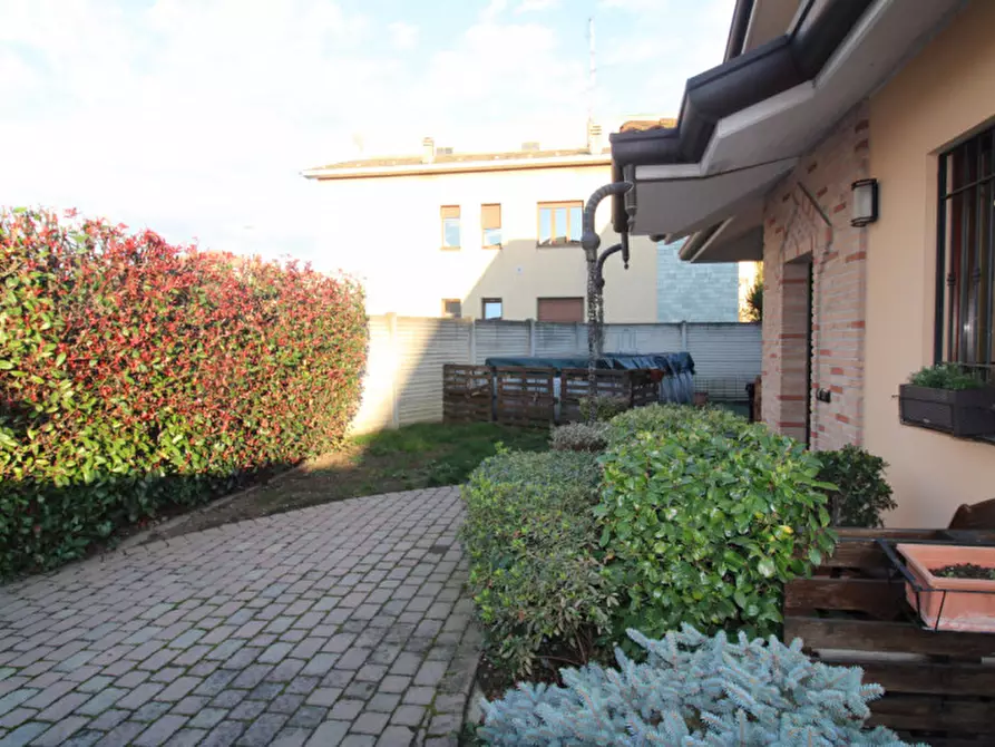 Immagine 48 di Villa in vendita  in Viale Regina Margherita 23 a Macherio