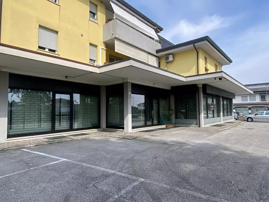 Immagine 1 di Ufficio in vendita  in Via John Fitzgerald Kennedy a Riese Pio x