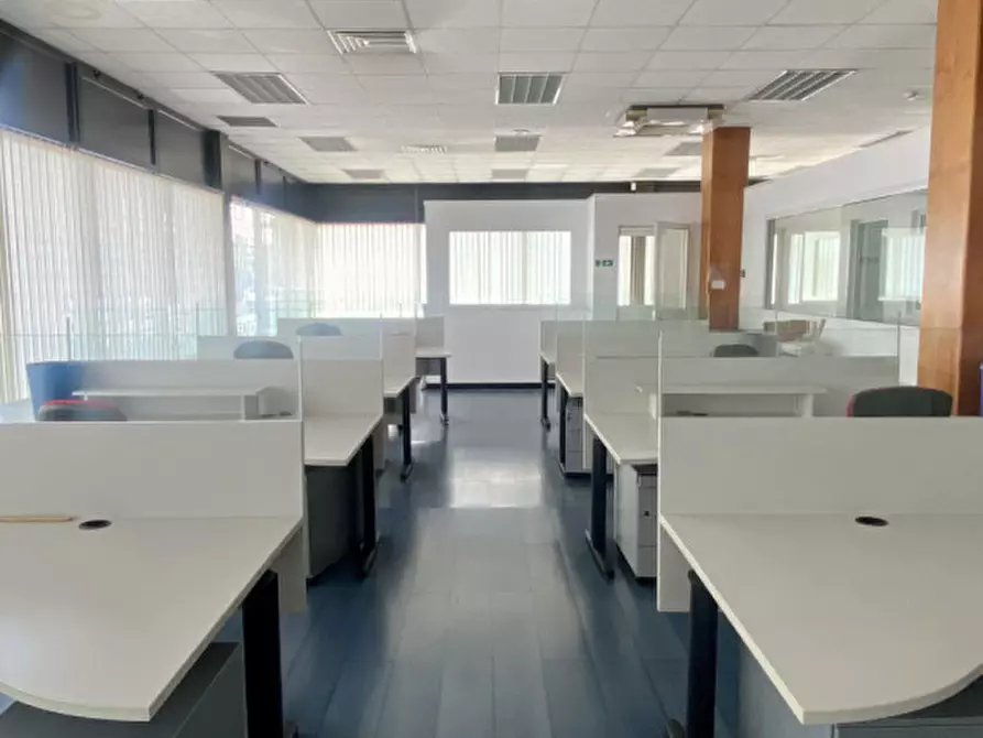 Immagine 4 di Ufficio in vendita  in Via John Fitzgerald Kennedy a Riese Pio x