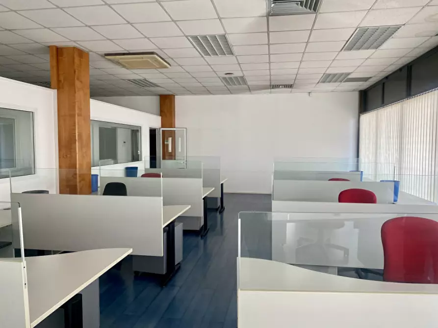 Immagine 5 di Ufficio in vendita  in Via John Fitzgerald Kennedy a Riese Pio x