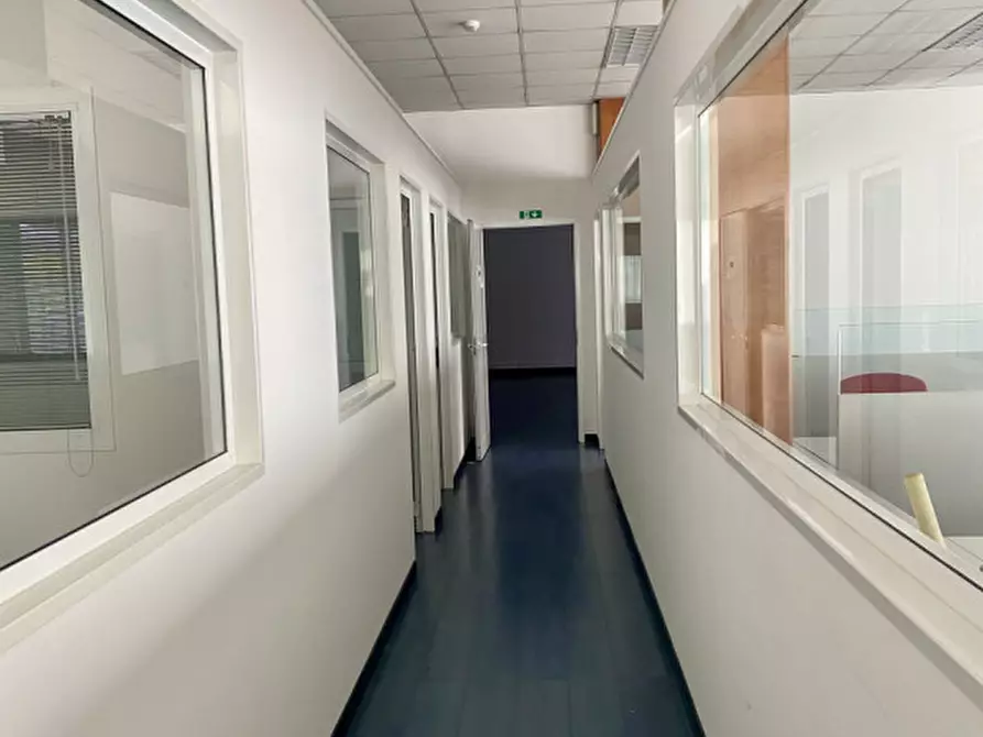 Immagine 6 di Ufficio in vendita  in Via John Fitzgerald Kennedy a Riese Pio x