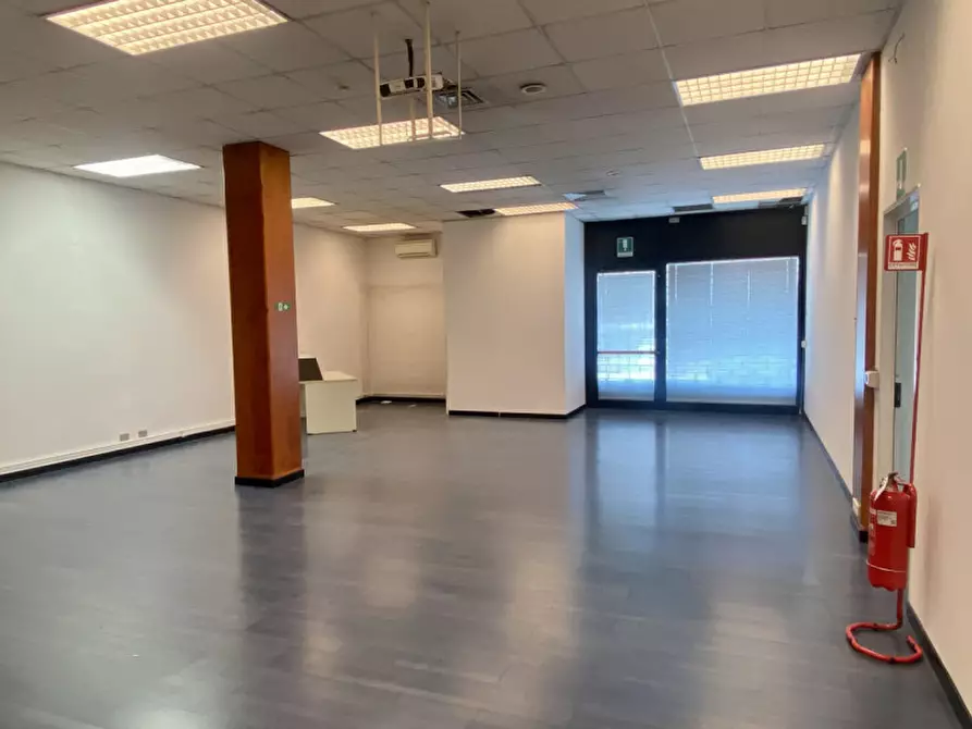 Immagine 7 di Ufficio in vendita  in Via John Fitzgerald Kennedy a Riese Pio x