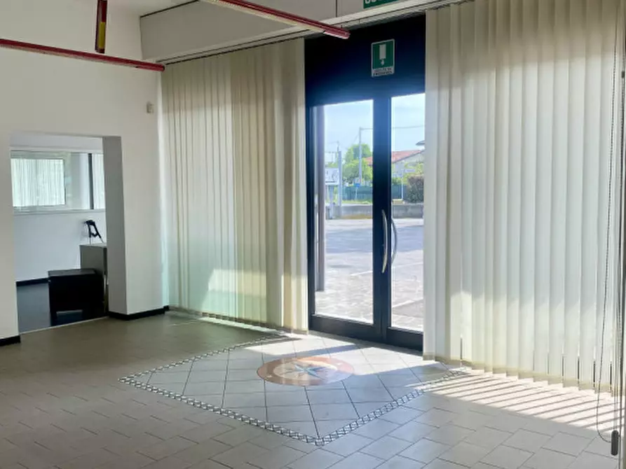 Immagine 9 di Ufficio in vendita  in Via John Fitzgerald Kennedy a Riese Pio x